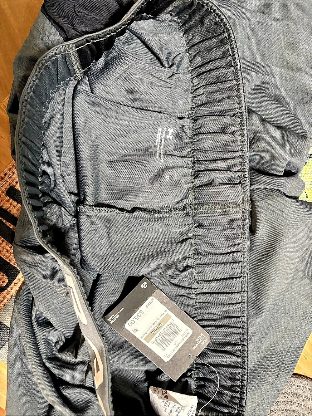 Under Armour Athletic Shorts Gray & Black Medium New with Tags - Picture 3 of 3
